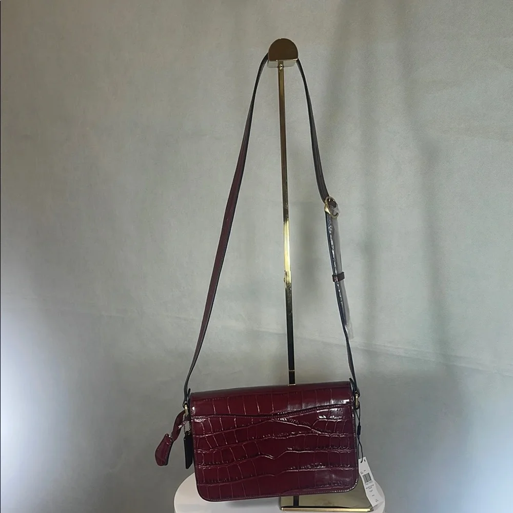 Elegant Burgundy Croc-Embossed Shoulder Bag - Picture 6 of 13